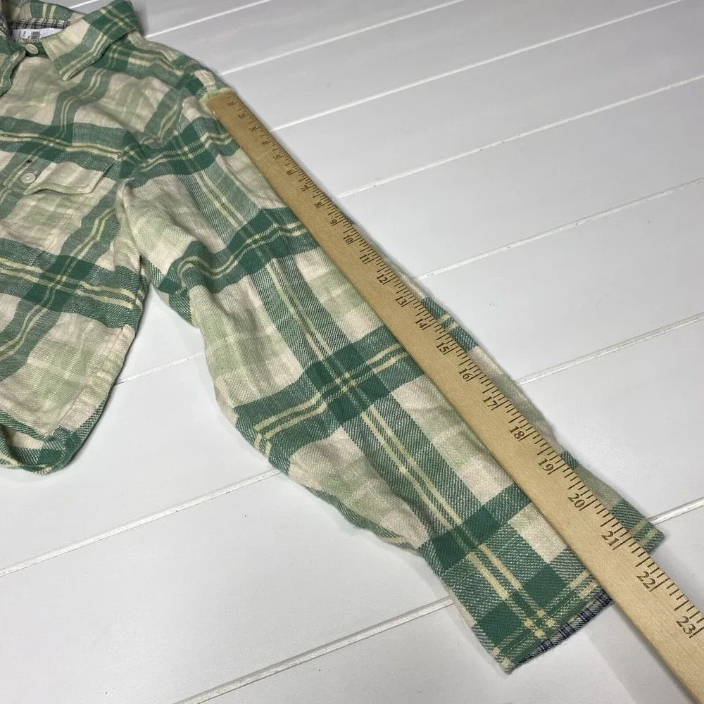 American Eagle Women Size M Button Up Shirt Flannel Cropped Green Cream Plaid - Picture 11 of 16